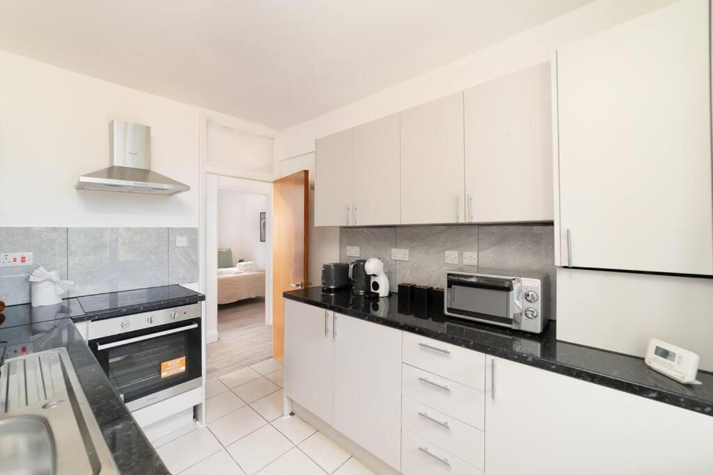 Two Bedroom Apartment By Buonomo Stays Short Lets & Serviced Accommodation In Balham With Balcony Λονδίνο Εξωτερικό φωτογραφία