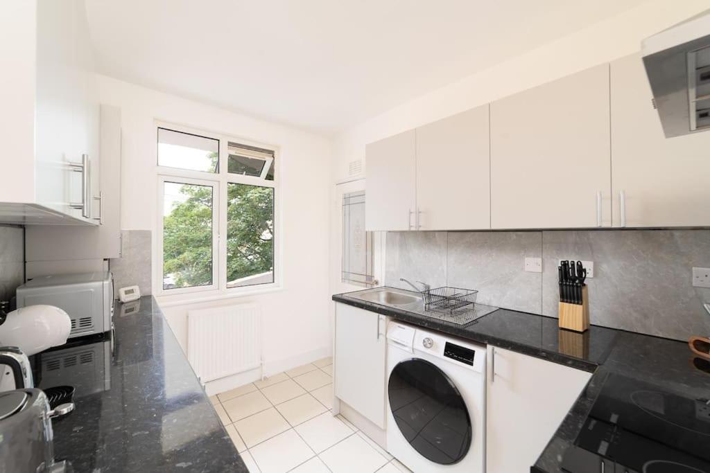 Two Bedroom Apartment By Buonomo Stays Short Lets & Serviced Accommodation In Balham With Balcony Λονδίνο Εξωτερικό φωτογραφία